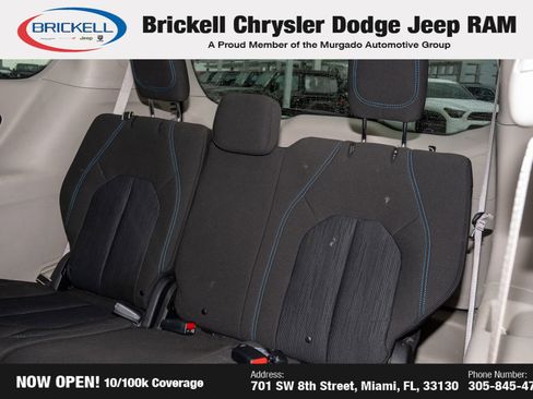 Used 2021 Chrysler Pacifica Touring image 17