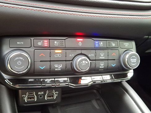 Used 2023 Dodge Durango R/T image 25