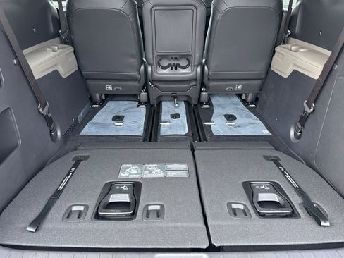 New 2026 Kia Carnival EX image 16