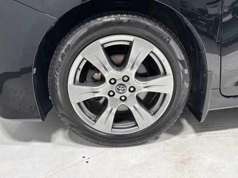 Used 2018 Toyota Sienna SE FWD image 9