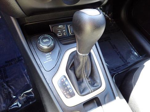 Used 2015 Jeep Cherokee Sport AWD/4WD image 15