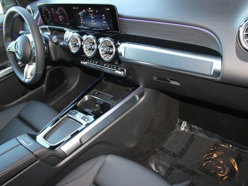 New 2026 Mercedes-Benz GLB 250 4MATIC image 33