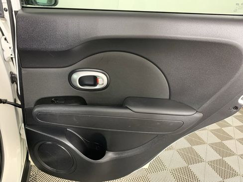 Used 2016 Kia Soul + image 34