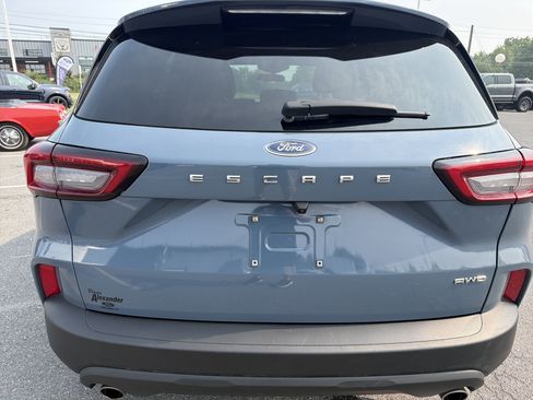 Certified 2025 Ford Escape ST-Line Select AWD/4WD image 5