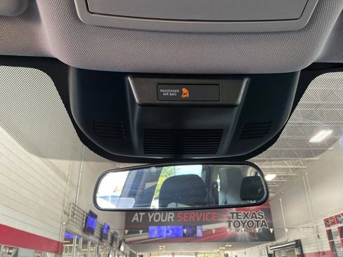 Used 2025 Nissan Rogue SV AWD/4WD image 20
