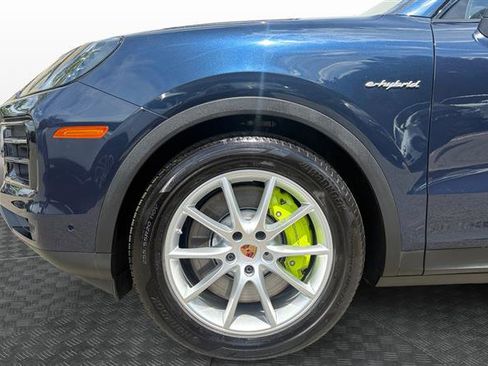 Used 2025 Porsche Cayenne E-Hybrid w/ Premium Package Plus AWD/4WD image 9