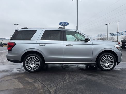 Used 2023 Ford Expedition Limited image 4