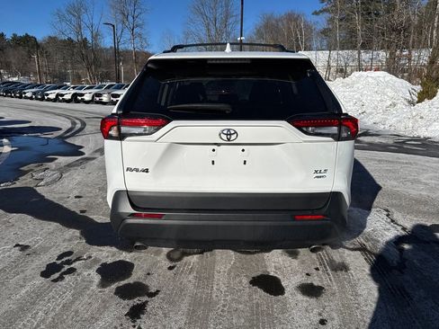 Used 2022 Toyota RAV4 XLE image 4