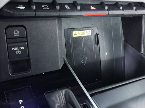 Used 2023 Toyota Tundra Platinum image 28