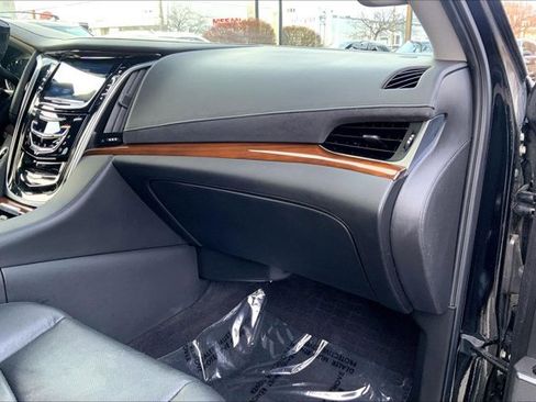 Used 2020 Cadillac Escalade Premium Luxury image 15