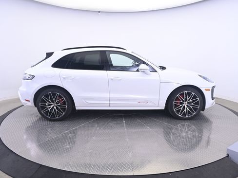 Certified 2024 Porsche Macan S AWD/4WD image 8