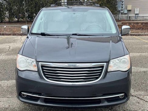 Used 2014 Chrysler Town & Country Touring w/ Driver Convenience Group image 8