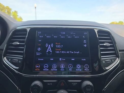 Used 2020 Jeep Grand Cherokee Limited w/ Luxury Group II image 28