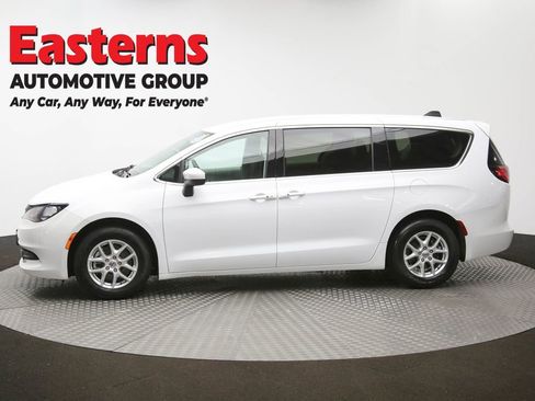 Used 2022 Chrysler Voyager LX image 56