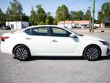 Used 2023 Nissan Altima 2.5 SV image 2