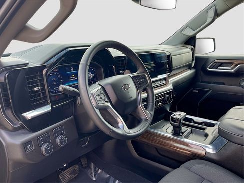 Used 2025 Chevrolet Silverado 1500 RST w/ Dark Appearance Package image 9