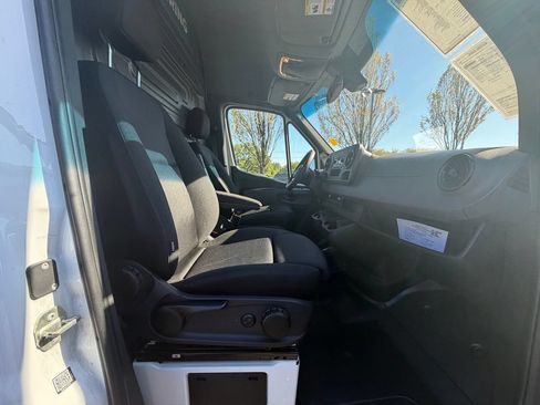 Used 2023 Mercedes-Benz Sprinter 2500 image 17