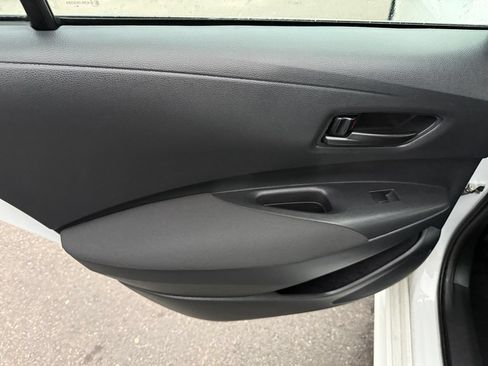 Used 2025 Toyota Corolla LE FWD image 24