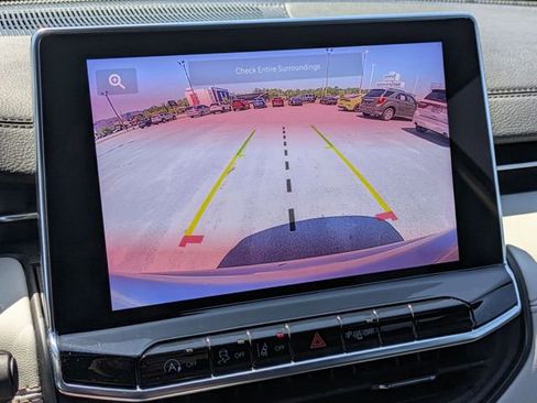 Used 2025 Jeep Compass Limited image 18