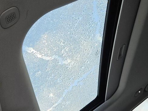 Used 2024 Jeep Grand Cherokee Laredo X image 26