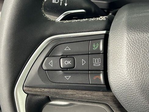 Used 2023 Jeep Grand Cherokee Limited image 28