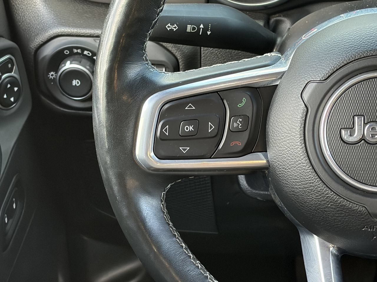 Used 2022 Jeep Wrangler Unlimited Rubicon w/ LED Lighting Group AWD/4WD image 20