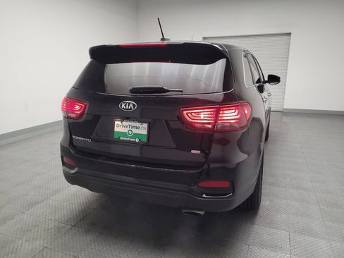 Used 2019 Kia Sorento LX image 7