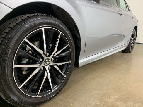 Used 2024 Toyota Camry SE image 2