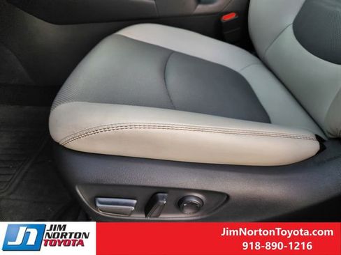 Used 2025 Toyota RAV4 Limited w/ Advanced Technology Package AWD/4WD image 25
