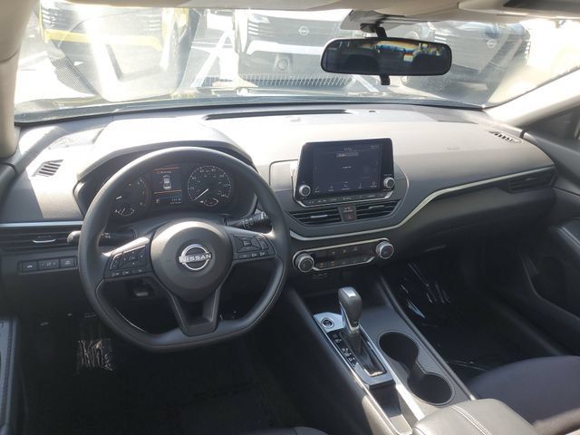 Used 2025 Nissan Altima 2.5 S FWD image 10