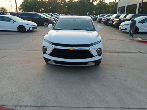 Used 2025 Chevrolet Blazer LT image 1