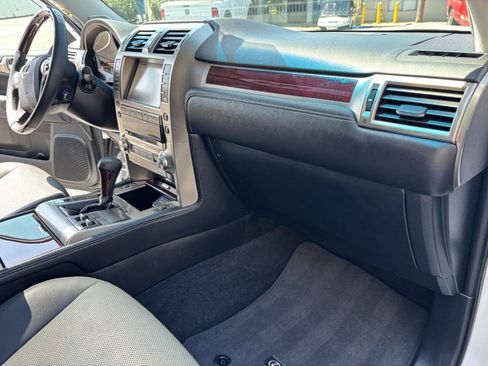 Used 2019 Lexus GX 460 Premium AWD/4WD image 32