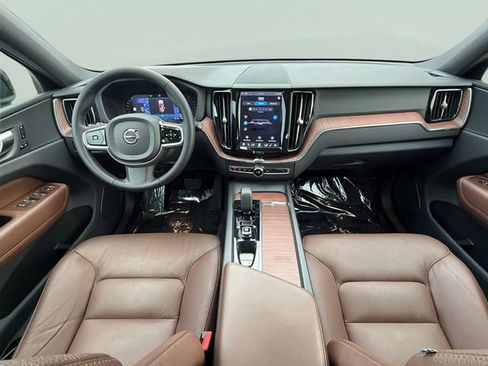 Used 2023 Volvo XC60 B5 Plus FWD image 27