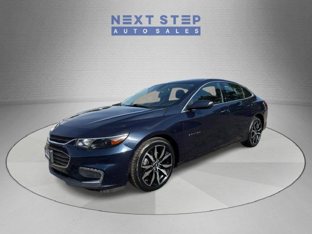 Used 2017 Chevrolet Malibu LT FWD image 3