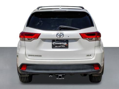 Used 2018 Toyota Highlander XLE image 8