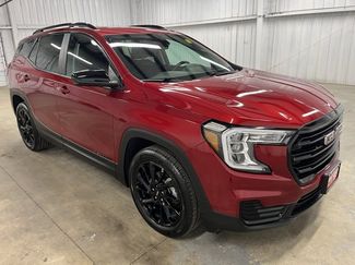 Used 2024 GMC Terrain SLE w/ Driver Convenience Package image 1