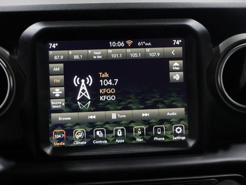 Used 2021 Jeep Gladiator Overland AWD/4WD image 22