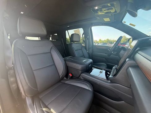 Used 2026 GMC Yukon Denali w/ Sun & Power Step Package AWD/4WD image 31