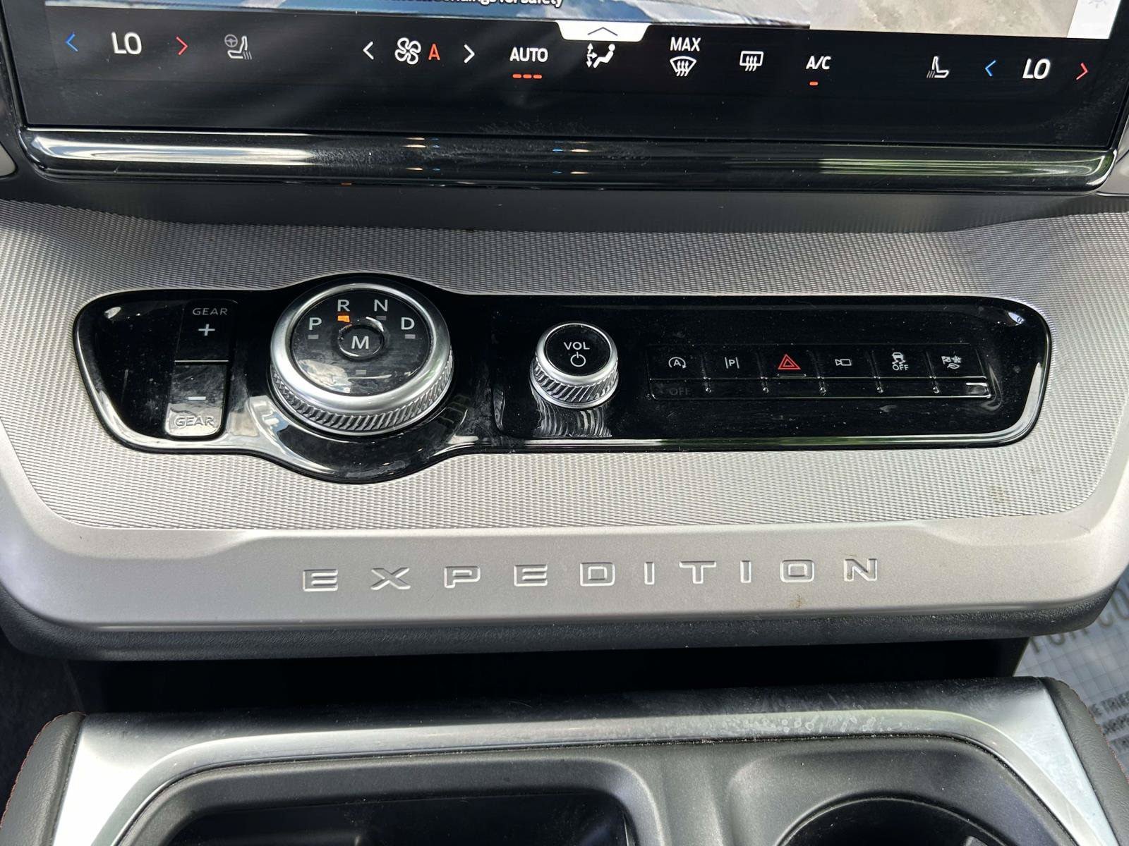 Used 2025 Ford Expedition Active RWD image 28
