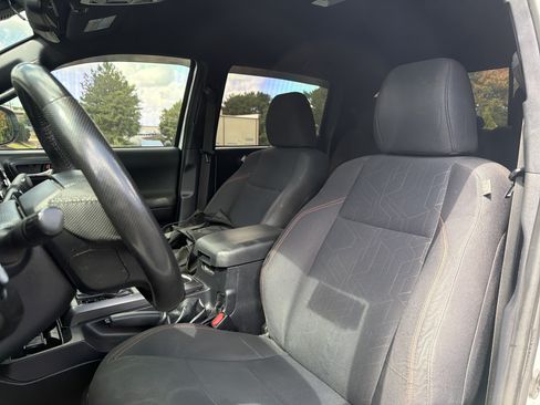 Used 2020 Toyota Tacoma TRD Off-Road AWD/4WD image 7