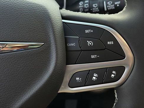 New 2026 Chrysler Pacifica Select FWD image 26