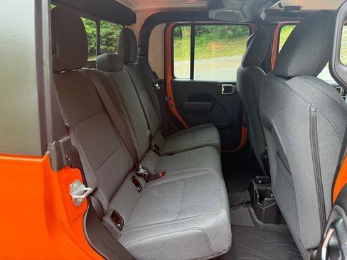 New 2025 Jeep Gladiator Sport image 18