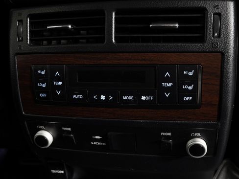 Used 2017 Toyota Land Cruiser image 11