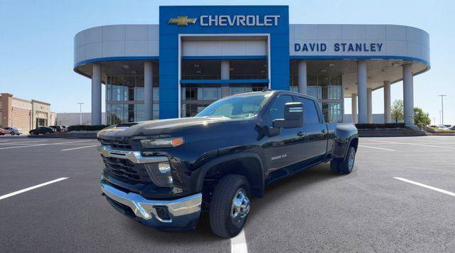 Used 2026 Chevrolet Silverado 3500 LT w/ Leather Package AWD/4WD image 4