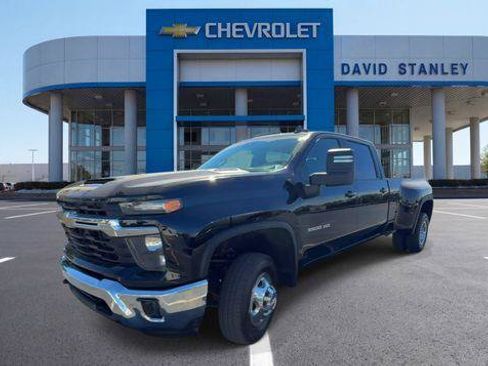 Used 2026 Chevrolet Silverado 3500 LT w/ Leather Package AWD/4WD image 4