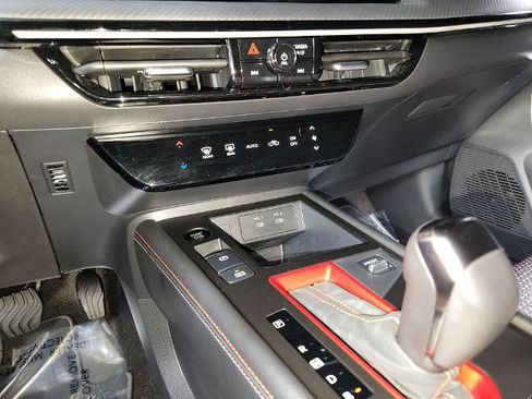 Certified 2025 Nissan Kicks SR FWD image 21