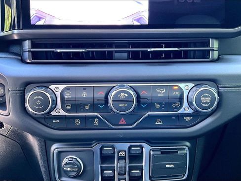 New 2026 Jeep Gladiator Mojave image 16