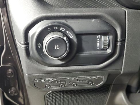 Used 2025 Jeep Wrangler Unlimited Rubicon image 13