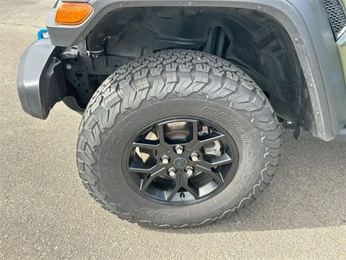 Used 2024 Jeep Wrangler Unlimited image 31