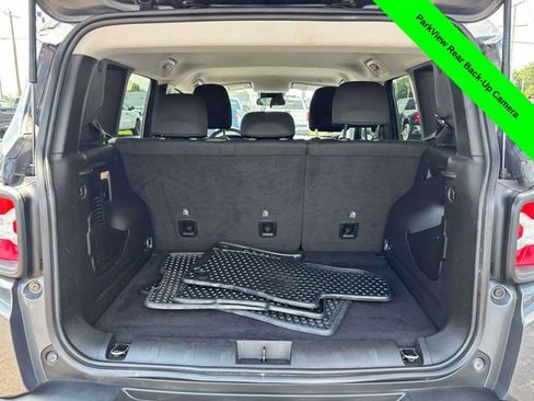 Used 2023 Jeep Renegade Latitude AWD/4WD image 34